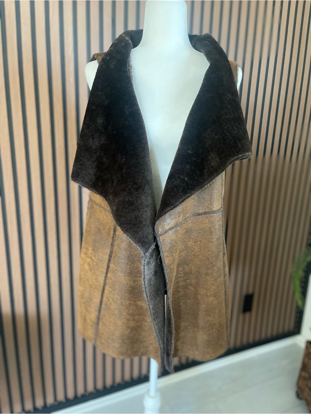 Sisters Drapey fur vest long faux brown M